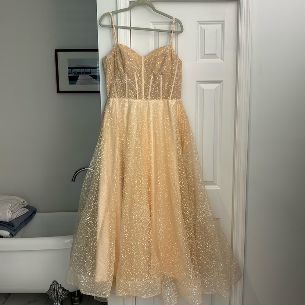 NWT jewelclues Dazzling Moi Glitter Sleeveless Midi Dress in champagne